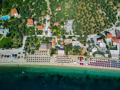 Drone: Άφησσος από ψηλά με τη Villa Elena στην παραλία