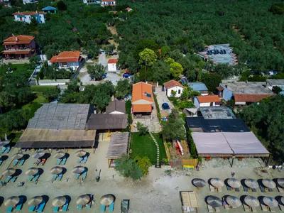 Drone: γραμμή παραλίας Αφήσσου μπροστά από τη Villa Elena