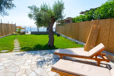 Εξωτερικός χώρος δίπλα στο κύμα, Villa Elena Άφησσος